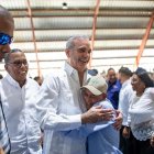 El presidente Luis Abinader durante el lanzamiento, este sábado en San José de Ocoa, del programa “Fogones por Leña”.