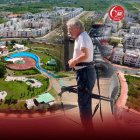 En la foto se observa al señor con la escopeta y las municiones sobre en cinto