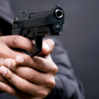La Policía Nacional apresó a dos jóvenes acusados de un asalto en San Carlos y recuperó el celular, la mochila y el arma no letal que habría sido utilizado durante el hecho.