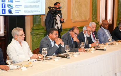 Directores de medios durante el anuncio del Plan Fuerte del Gobierno dominicano hecho por el presidente Luis Abinader.