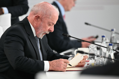 El presidente de Brasil, Luiz Inácio Lula da Silva, asiste a una sesión de trabajo en la cumbre del G7, en Évian-les-Bains, Francia, el miércoles 17 de junio de 2026. (Mandel Ngan/Foto de Pool vía AP)