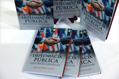 Néstor Cerón presenta una nueva visión de la diplomacia pública dominicana en su libro