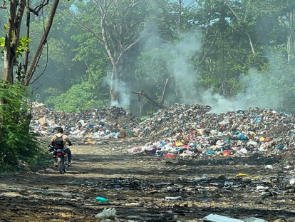 El vertedero de San Luis en el sector La Rusa,  está eternamente contaminando con humo, malos olores y alimañas  por todo el sector. Jorge González