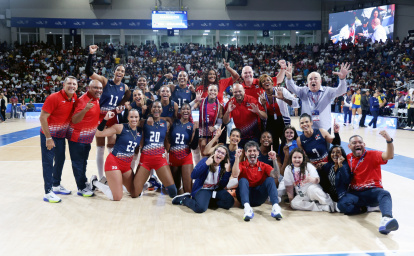 El equipo de Las Reinas del Caribe luego de vencer a Colombia