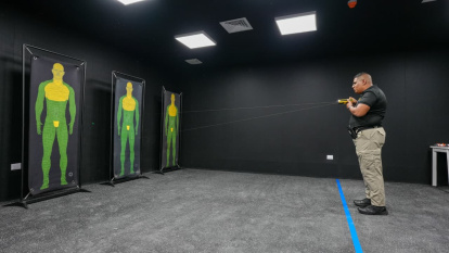Muestra del polígono virtual de tiro del nuevo edificio del Instituto Policial de Educación Superior (IPES).