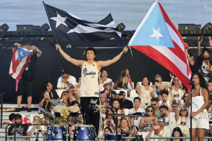 Chuwi abriendo el concierto de Bad Bunny durante el cierre de la gira internacional ‘Debí tirar más fotos’ este sábado, en San Juan (Puerto Rico).