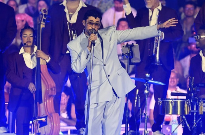 El cantante puertorriqueño Bad Bunny durante su concierto este sábado, en San Juan (Puerto Rico).