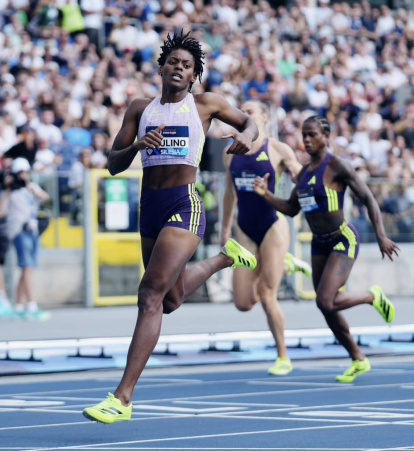 Marileidy Paulino cruza la meta tras ganar los 400 metros planos de la parada de Silisia een la Liga Diamante este domingo.