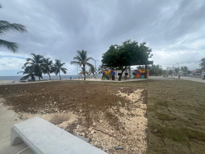 Áreas de comidas, juegos infantiles, lugares para picnic en praderas de prados verdes. Jorge González