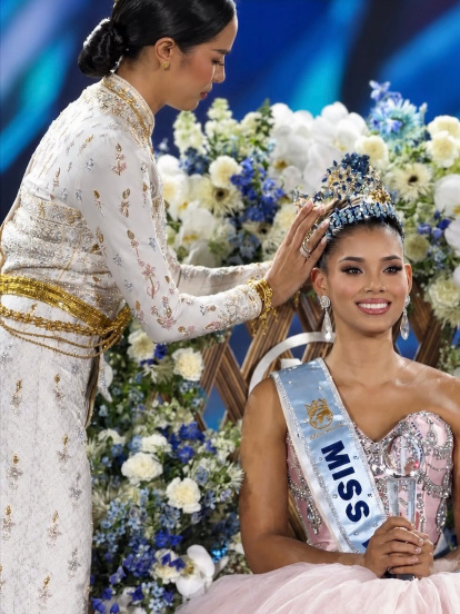 Joheirry Mola recibe la corona de Miss Mundo 2026 durante la gran final celebrada en Nha Trang, Vietnam