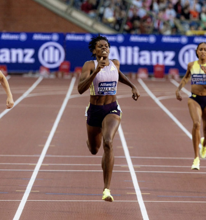 Marileidy Paulino corre en primer lugar para ganar la competencia de los 400 metros lisos femeninos de la Liga Diamante. La prueba se corrió en Bruselas.