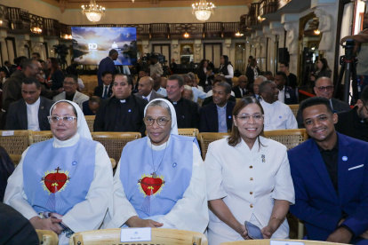 El presidente encabezó la Jornada Nacional de Oración por la República Dominicana y llamó a convertir la fe en un compromiso de servicio, solidaridad y esperanza ante las dificultades del país.