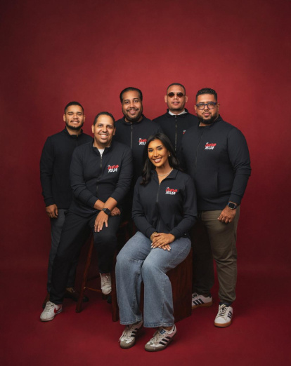 De izquierda a derecha: Moisés Mejía, Luis León, Ricardo Rodríguez, Somalia Castro, Miguel López (Milo) y Euris Acosta, conforman el cuerpo de transmisión de La Cueva Roja.