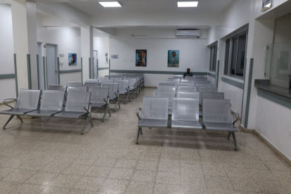 Las salas de espera prácticamente vacías en las áreas de consulta visitadas