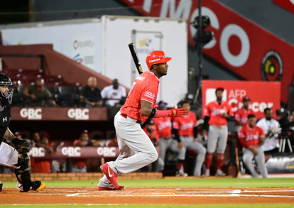 El jardinero Junior Lake, de los Leones del Escogido, durante su actuación en el partido contra los Gigantes del Cibao el jueves.