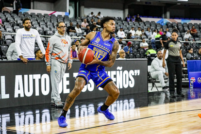 Jhery Matos fue de gran ayuda para que el club Mauricio Báez lograra su primera victoria en la serie semifinal B, Detrñas, el dirigente interino, Ruddy Martínez..