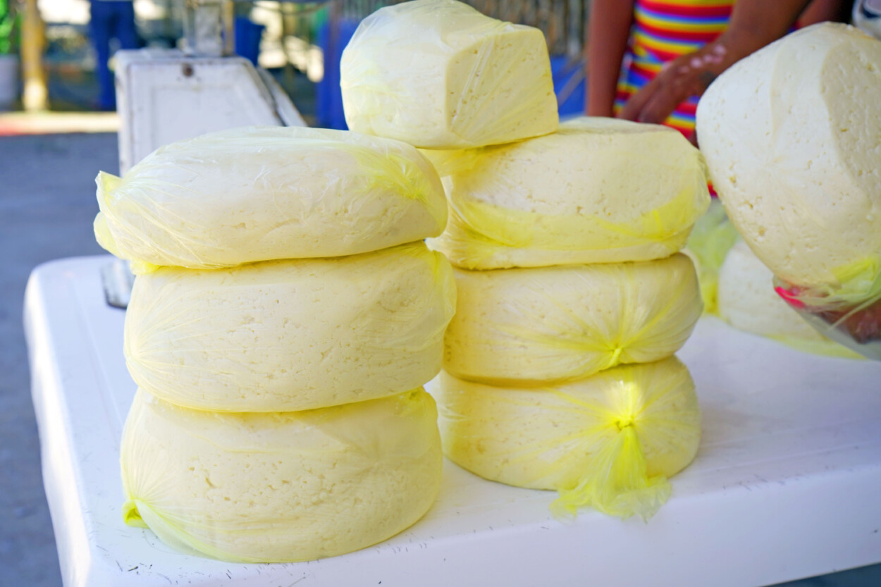 El paneer prensado, también conocido como paneer blanco para freír, se puede disfrutar con galletas saladas, pan o galletas saladas. / Foto: Daniel Adams