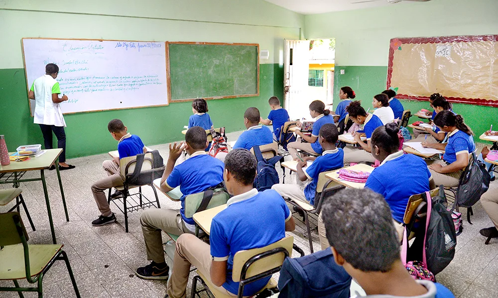 Educación garantiza aulas para el nuevo ciclo escolar en Santiago