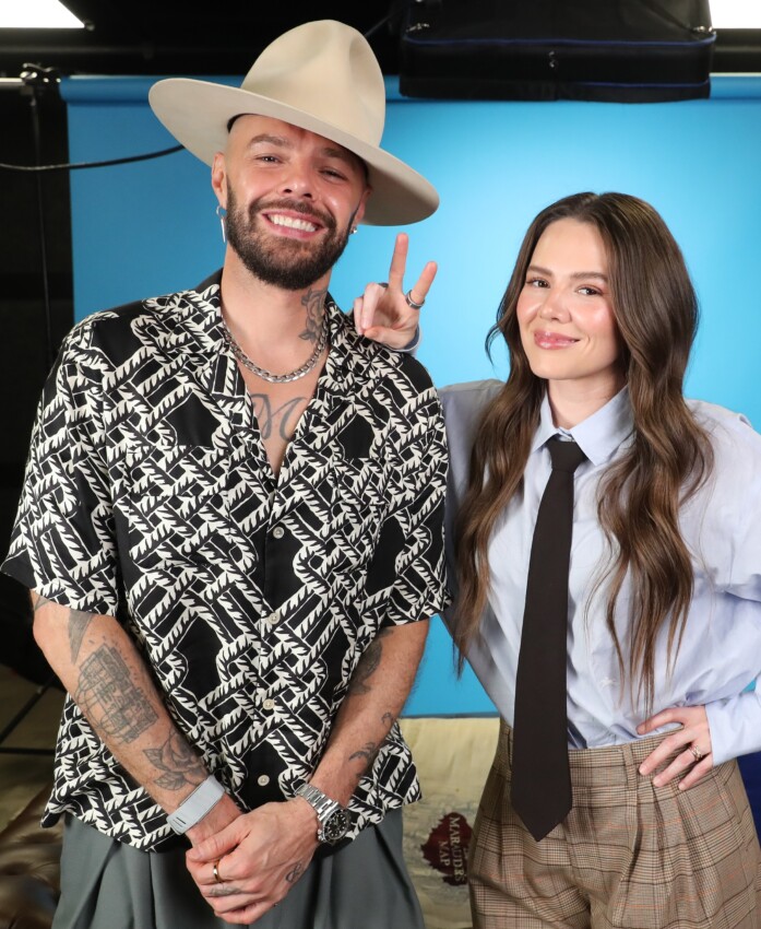 El dúo musical, Jesse Huerta (i) y Joy Huerta (d), posan durante una entrevista con EFE este domingo, en Ciudad de México (México). EFE/ Mario Guzmán