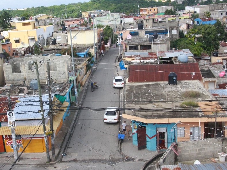 Barrio Los Tres Brazos en Santo Domingo Este