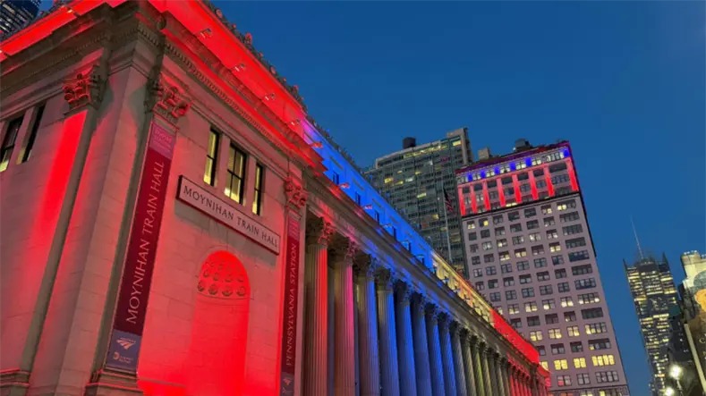 Edificios icónicos de Nueva York se iluminaron para celebrar la independencia de RD