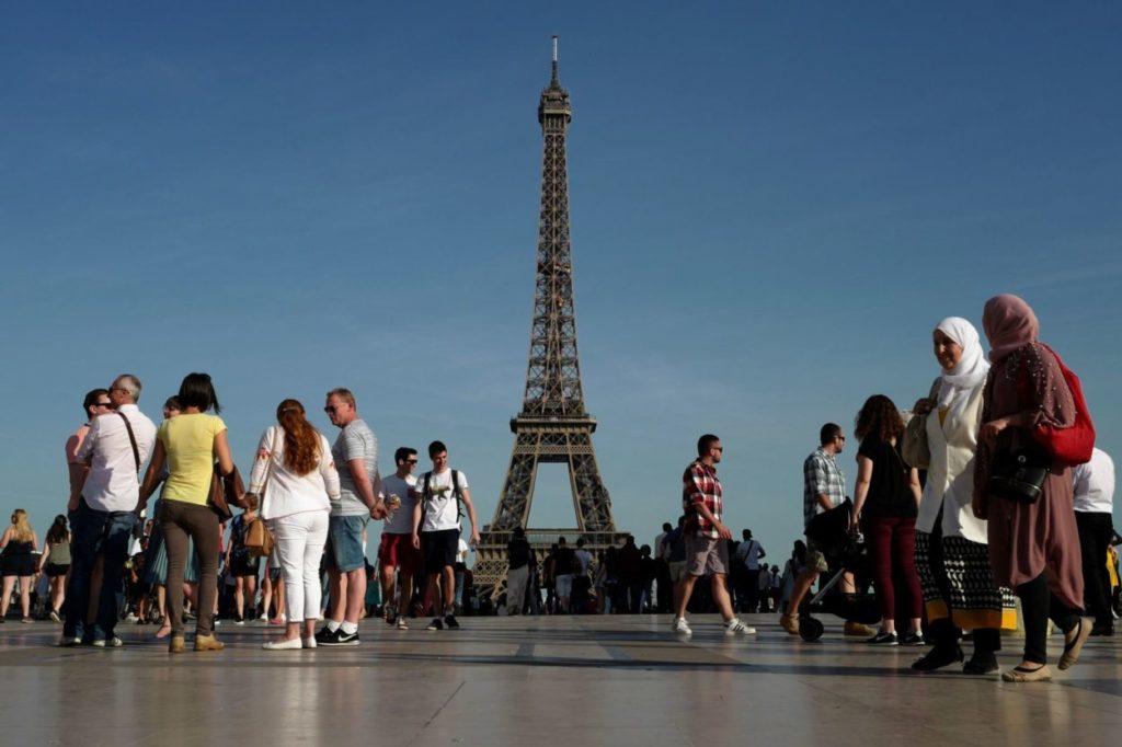 Evacúan la Torre Eiffel y sus alrededores por una alerta de bomba