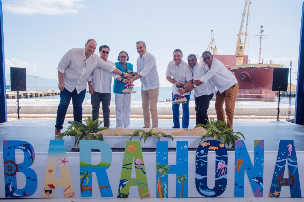 Abinader da primer palazo para construcción muelle de cruceros en Barahona