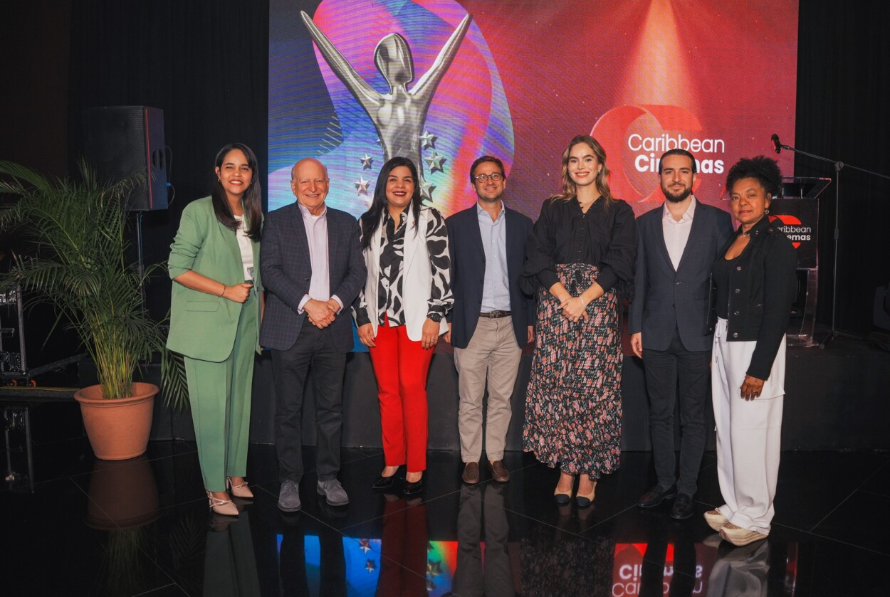 Desde la izquierda, Ana López, Robert Carrady, Patricia Castillo, Gregory Quinn, Mónika Leschhorn, Michael Carrady, Bernarda Cáceres López.