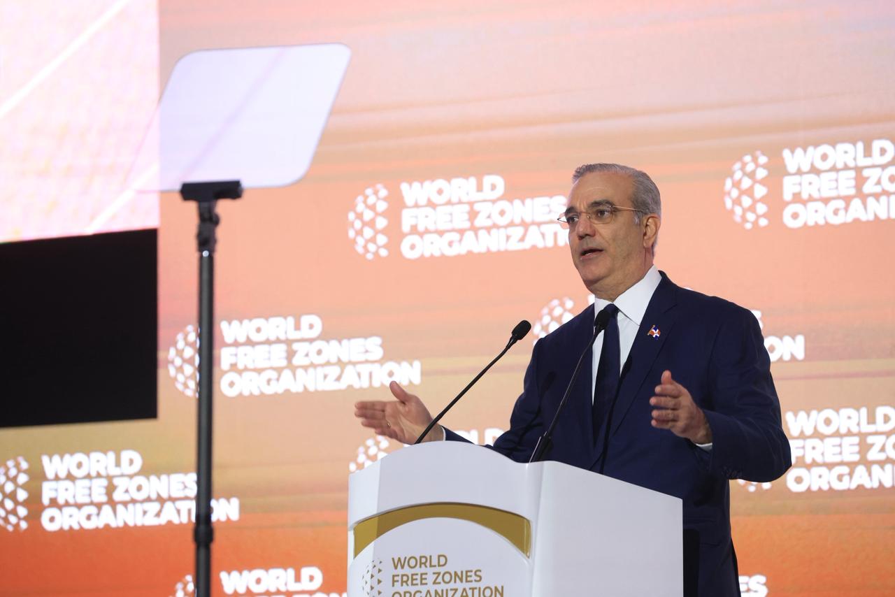 Luis Abinadar durante su intervención en el XII Congreso Mundial de Zonas Francas en Panamá.