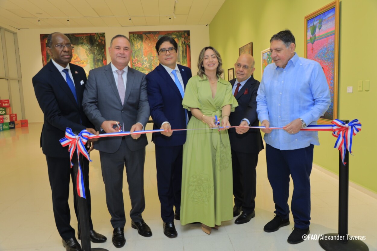FAO y organismos gubernamentales inauguran exposición sobre aporte de la mujer rural