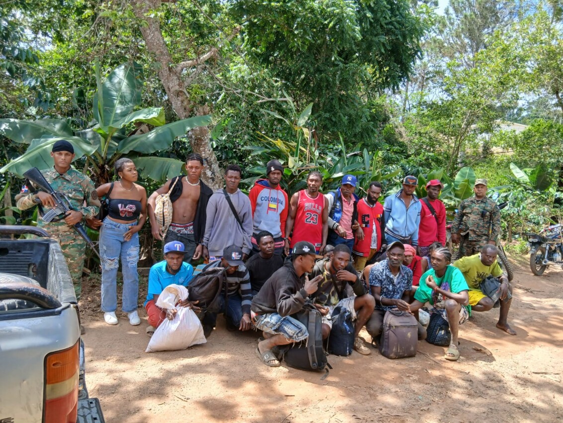 Ejército arresta a 52 haitianos indocumentados en RD