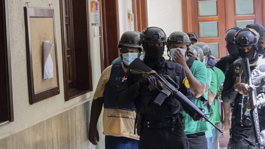Imputados acusados ​​de integrar una presunta red de fraude financiero fueron enviados a prisión preventiva por disposición de un tribunal del Distrito Nacional.
