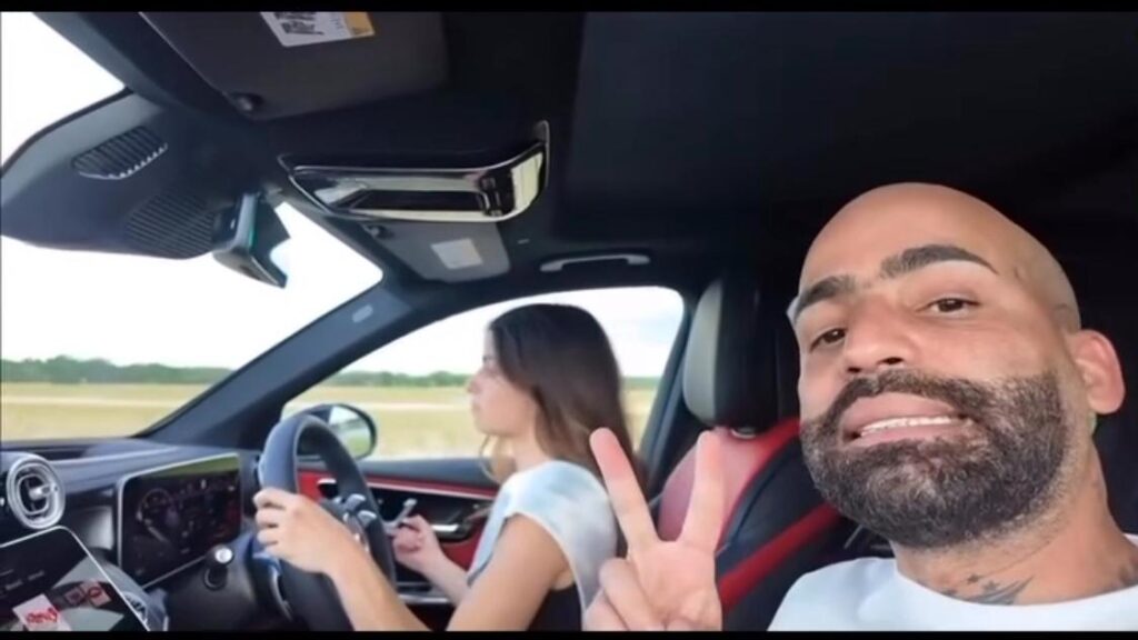 Arcángel con su hija