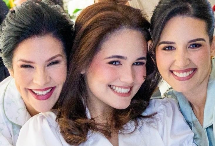 Alicia Ortega y su hija Jessica y Dominic Hasbon.