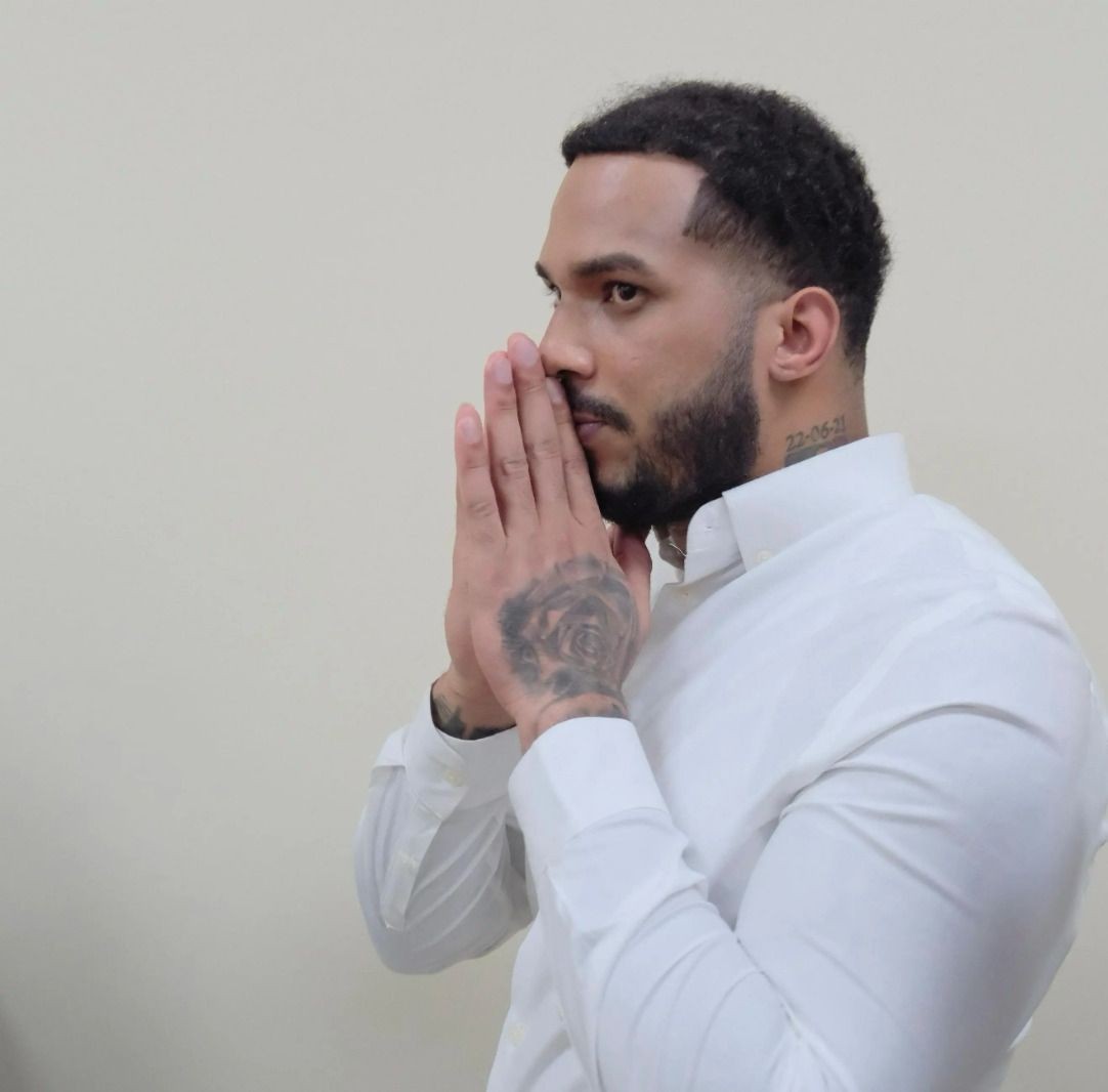 Maravilla Franco hace un gesto en el juicio acusado de abuso sexual y emocional a un menor. Foto AP/Ricardo Hernández