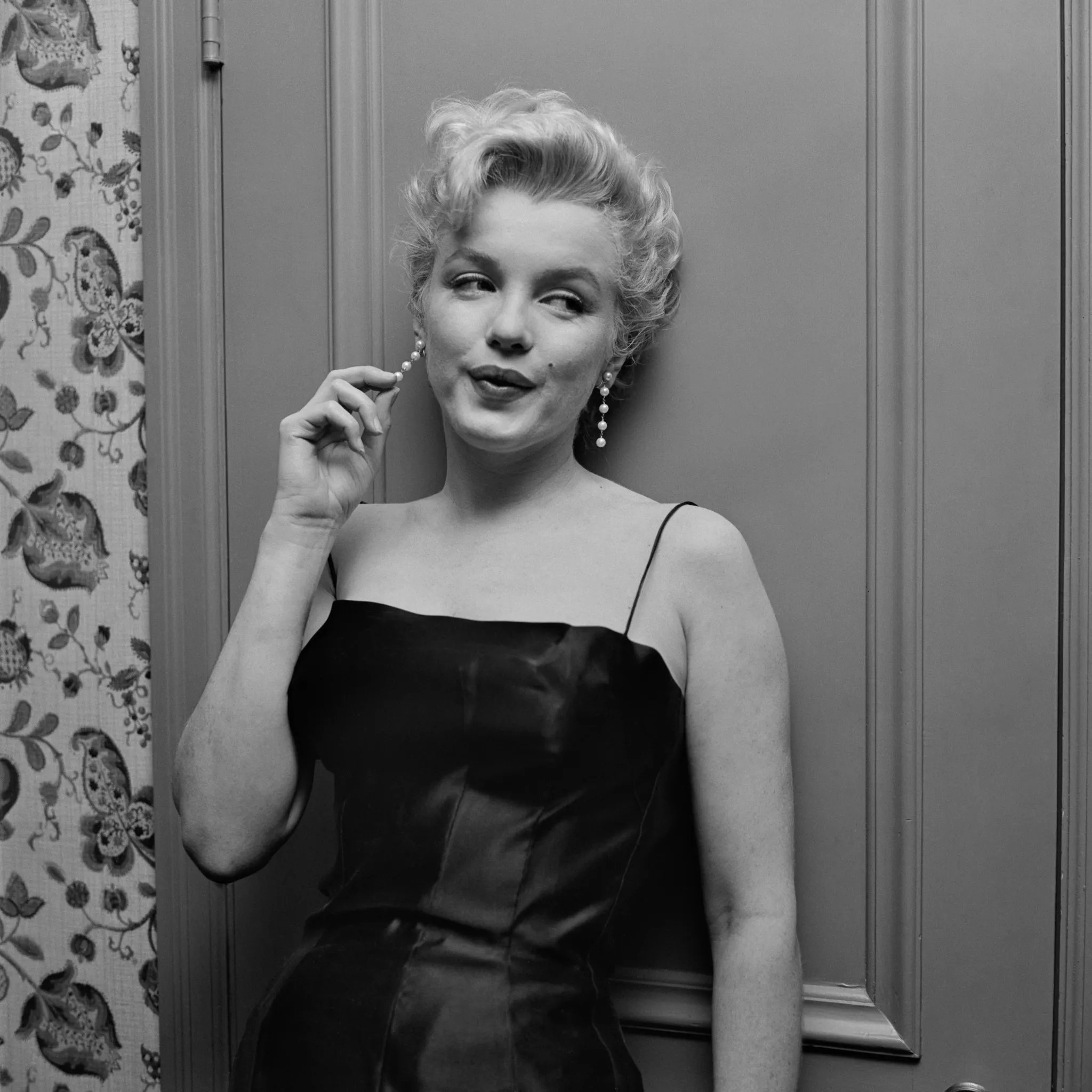 Marilyn Monroe se convirtió en uno de los rostros icónicos del cine mundial, aunque detrás de la fama afrontaba una vida marcada por la depresión, las adicciones y la inestabilidad mental.