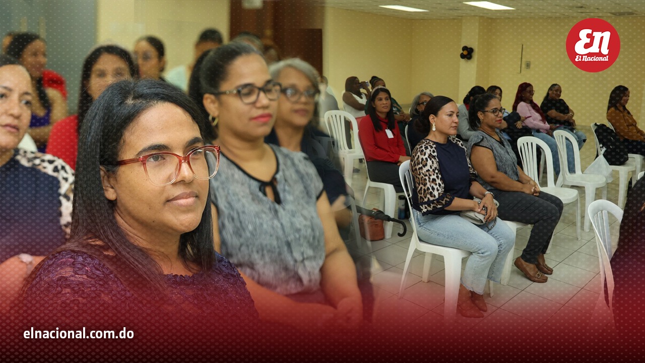 Madres que asisten a una conferencia organizada por Kupa Hoi