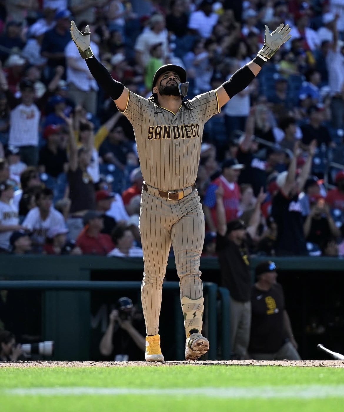 Fernando Tatis Jr. conecta jonrón decisivo para los Padres de San Diego.
