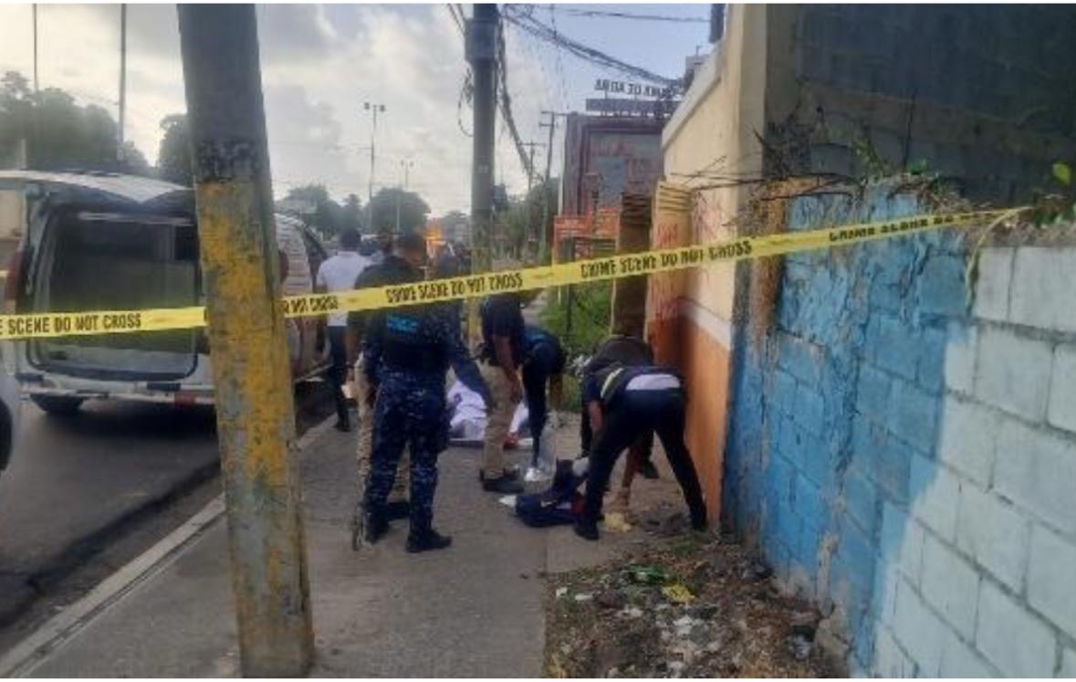 Investigan hallazgo de mujer sin vida en autopista 30 de Mayo