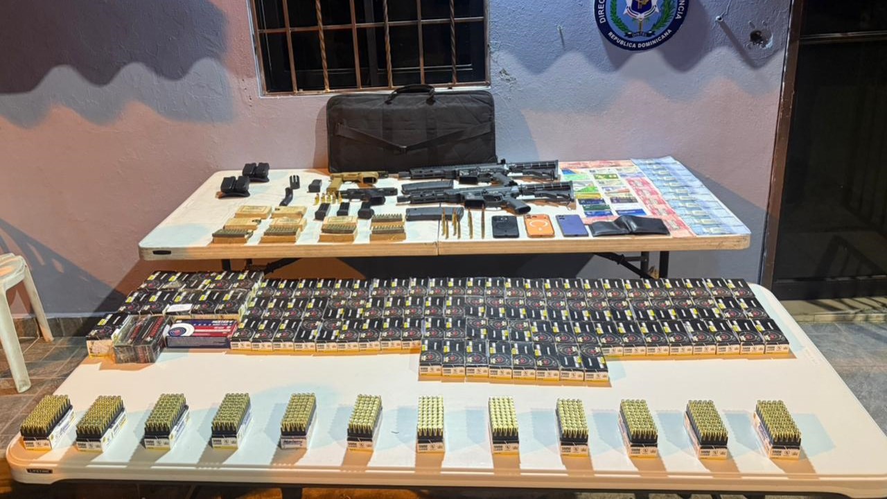 Armas decomisadas durante operativo de la Policía.