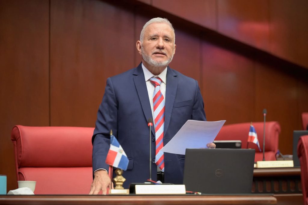 El legislador sostuvo que no dimitió del PRM por problemas personales.