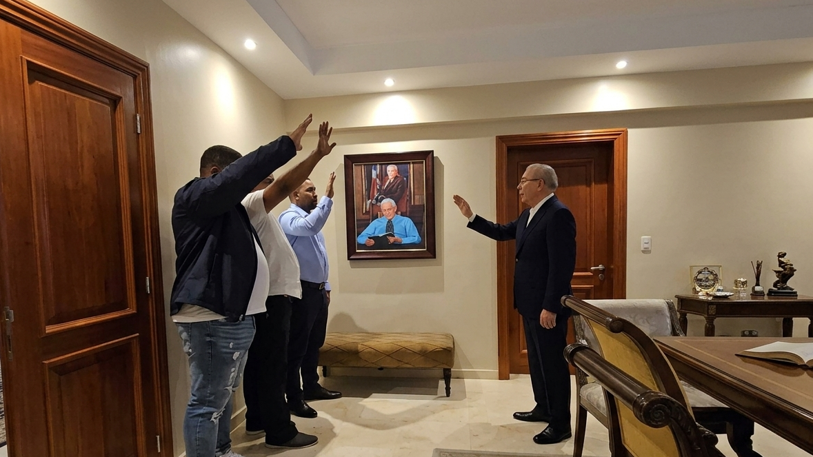 Danilo Medina juramenta a los nuevos integrantes del PLD.