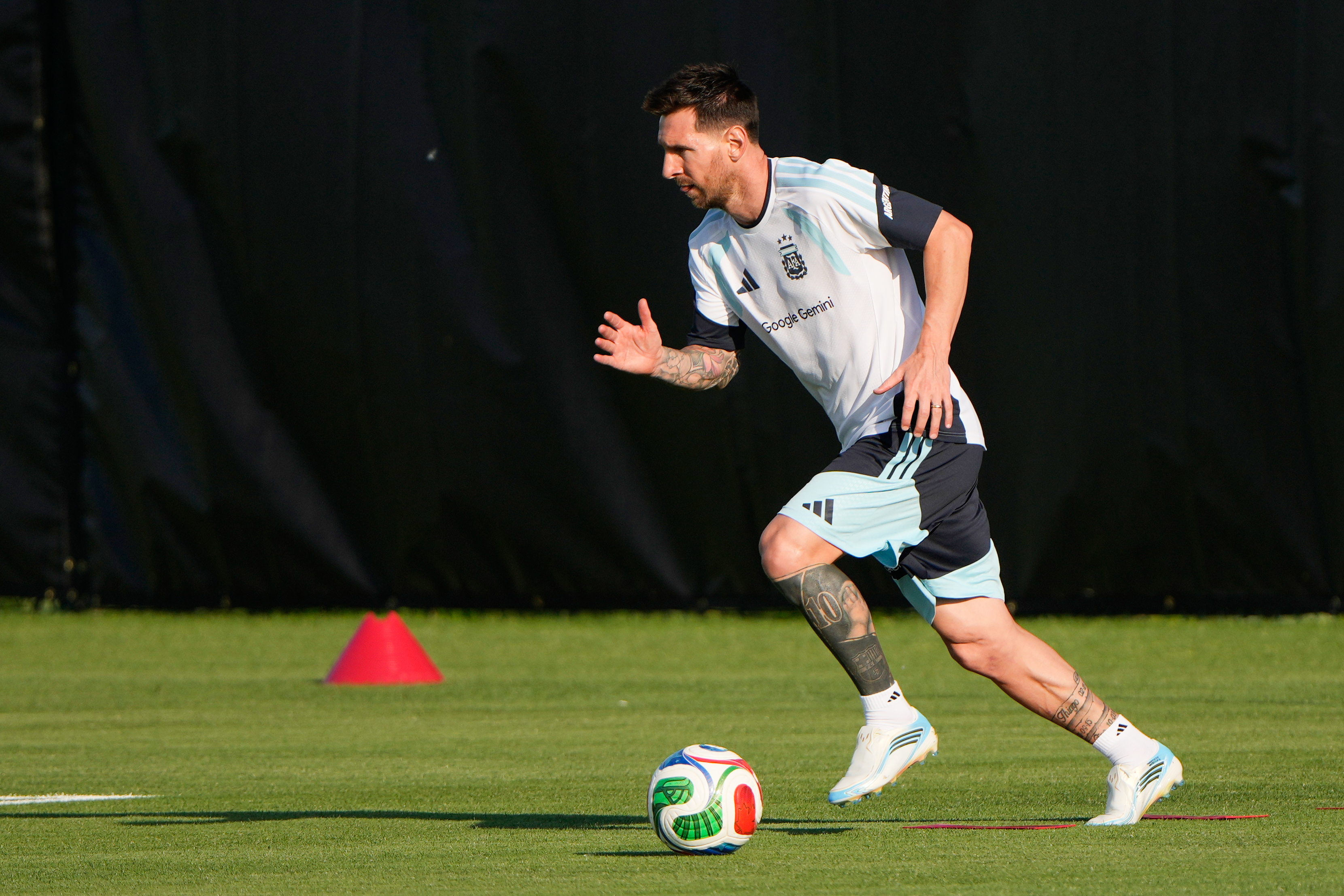 Lionel Messi entrenando con Argentina de cara al Mundial de 2026.