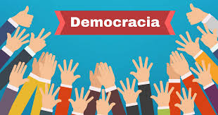 La democracia, en el contexto actual de capitalismo pervertido, se ha reducido a una mezcla de partidismo y plutocracia.