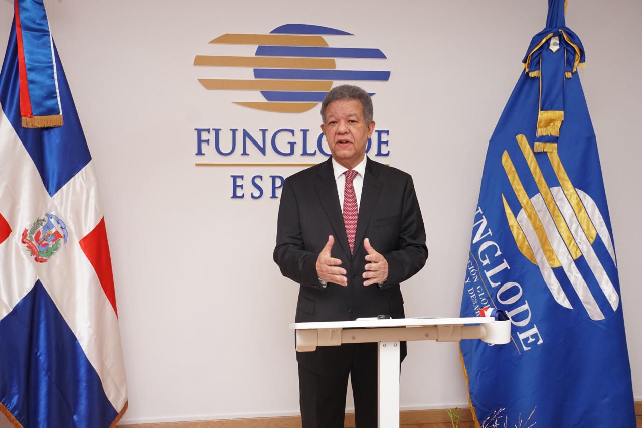 Lionel Fernández llegó a España para participar en foros académicos, encuentros políticos y actividades culturales organizadas por Fungload.