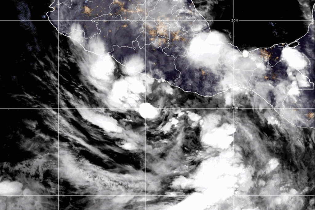 Esta imagen satelital tomada por CIRA/NOAA muestra la tormenta tropical Boris formándose frente a la costa de Guerrero, México, el lunes 8 de junio de 2026. (CIRA/NOAA vía AP)