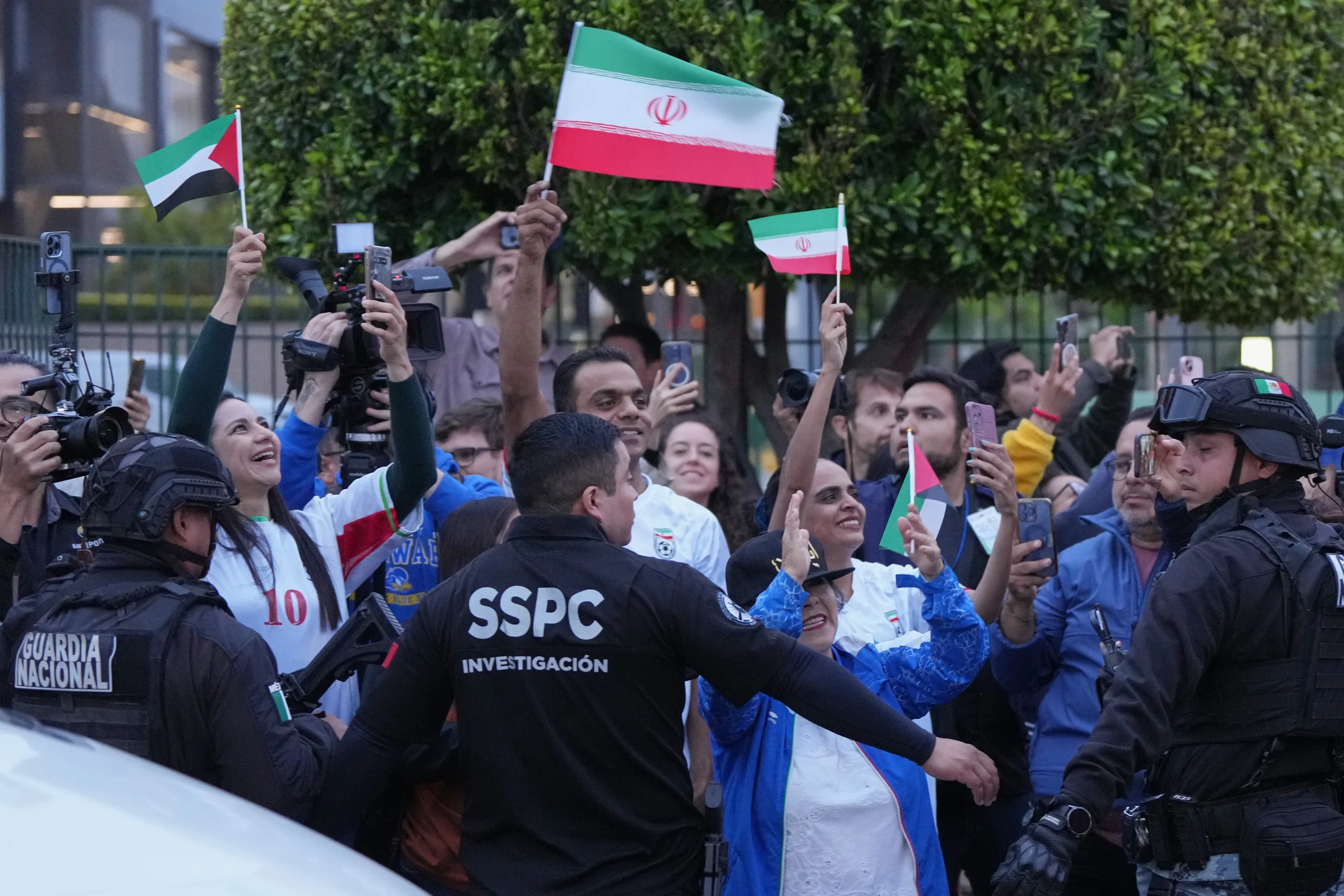 Los seguidores de Irán en México dieron la bienvenida a su equipo