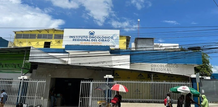 Las autoridades han detenido a tres exdirectivos vinculados al Patronato Cibaeño Contra el Cáncer, acusados ​​de dirigir una trama de fraude, soborno y lavado de dinero a través de organizaciones afines.