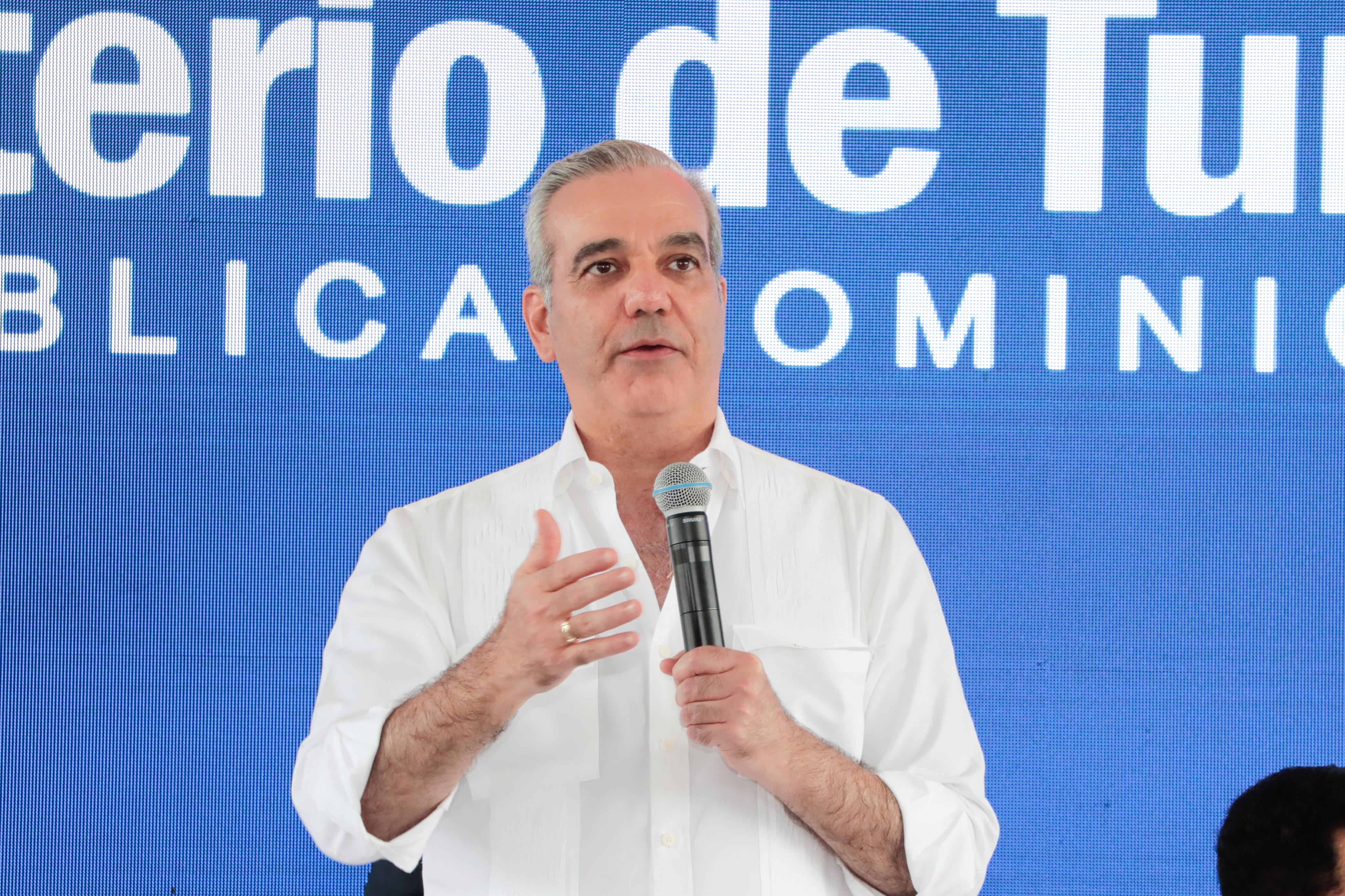 El Presidente también anunció la ampliación del mercado y la extensión del teleférico a Quetta Sueno.