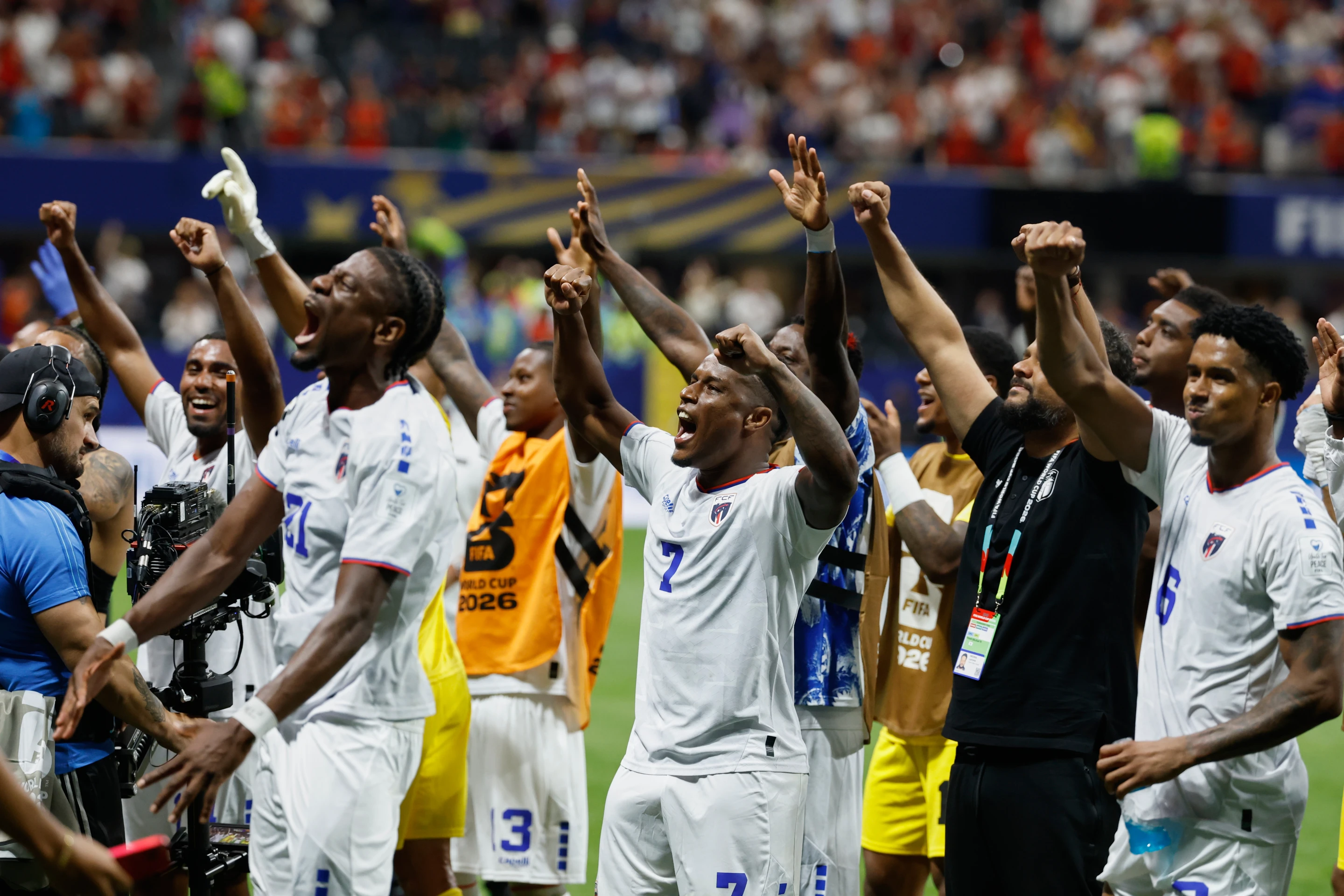 Jugadores de Cabo Verde celebran empate contra España
